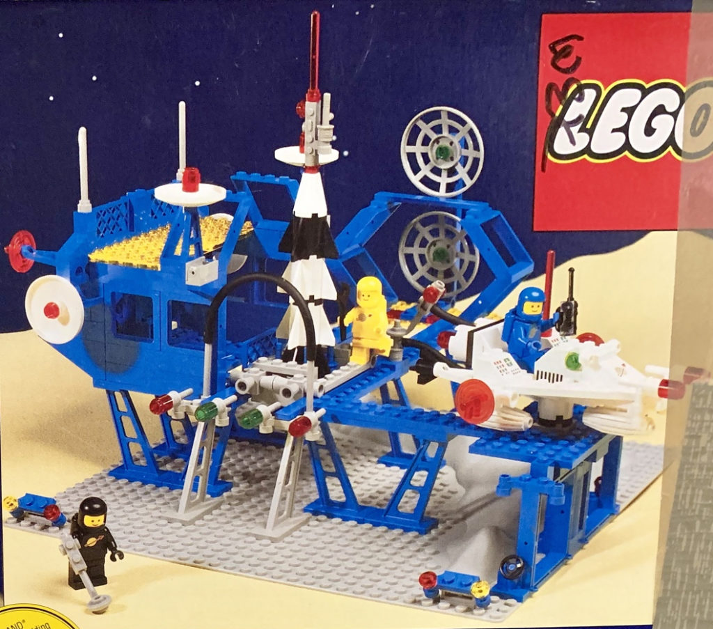 LEGO 6971 Inter-Galactic Command Base Classic Space Station Image Number 4